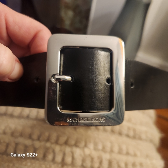 MICHEAL KORS NWT sz S black leather belt, with silver buckle - Picture 4 of 8